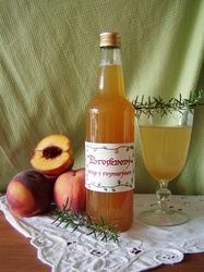 BROSKVOVÝ SIRUP S ROZMARÝNEM 0,5l